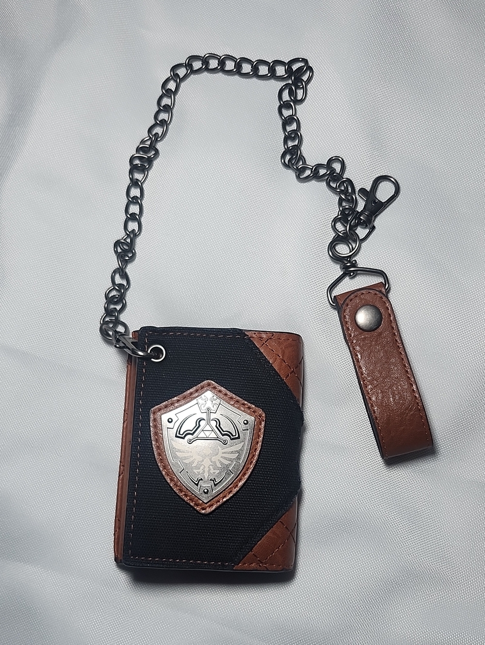 Bioworld Zelda Nintendo 2023 Men's Brown and Black Wallet Keychain